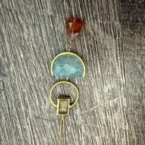 Elegant Gold and Green Pendant Necklace